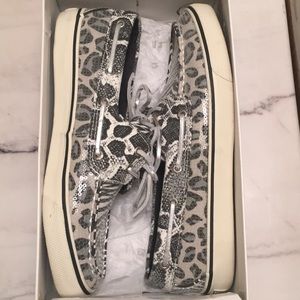 BLACK/ WHITE ZEBRA SPERRYS